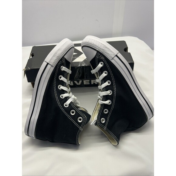 Converse Chuck Taylor Classic Blk & White High Top Unisex Men 4 Women 6 NEW - Picture 2 of 7